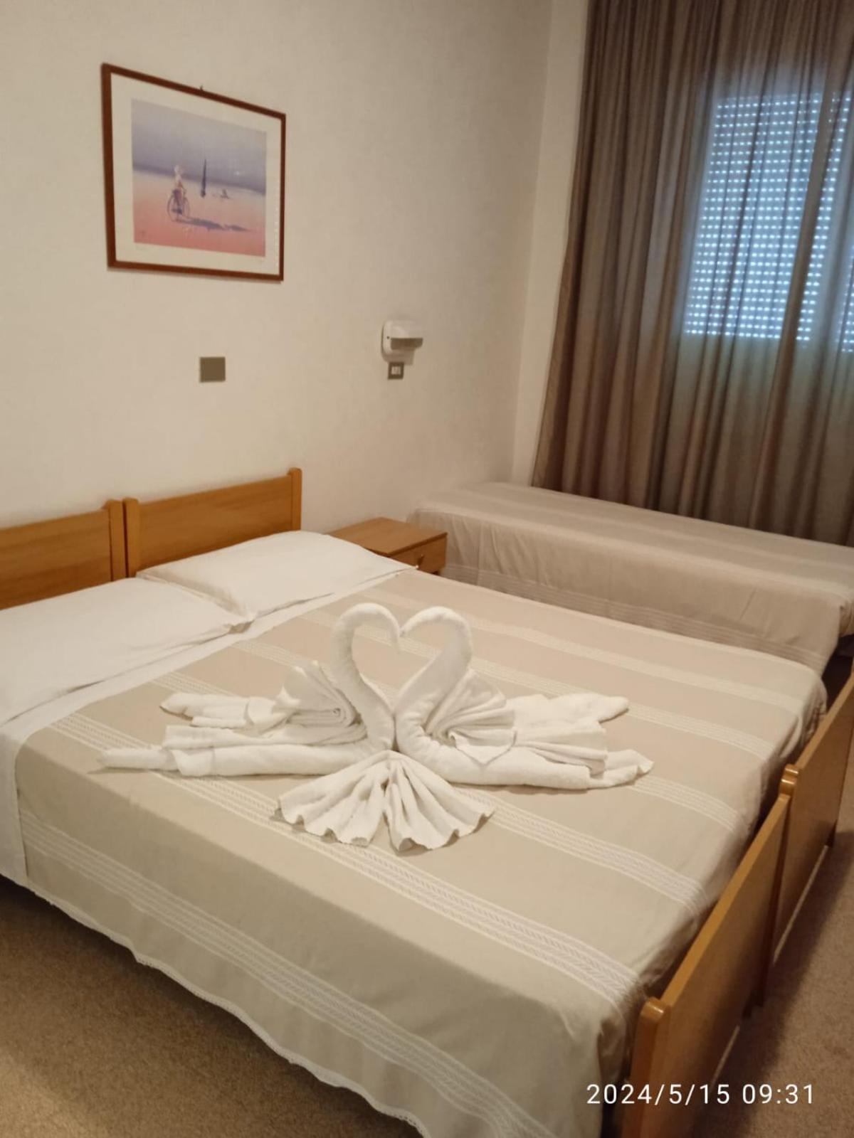 Hotel Europa Gabicce Mare Buitenkant foto