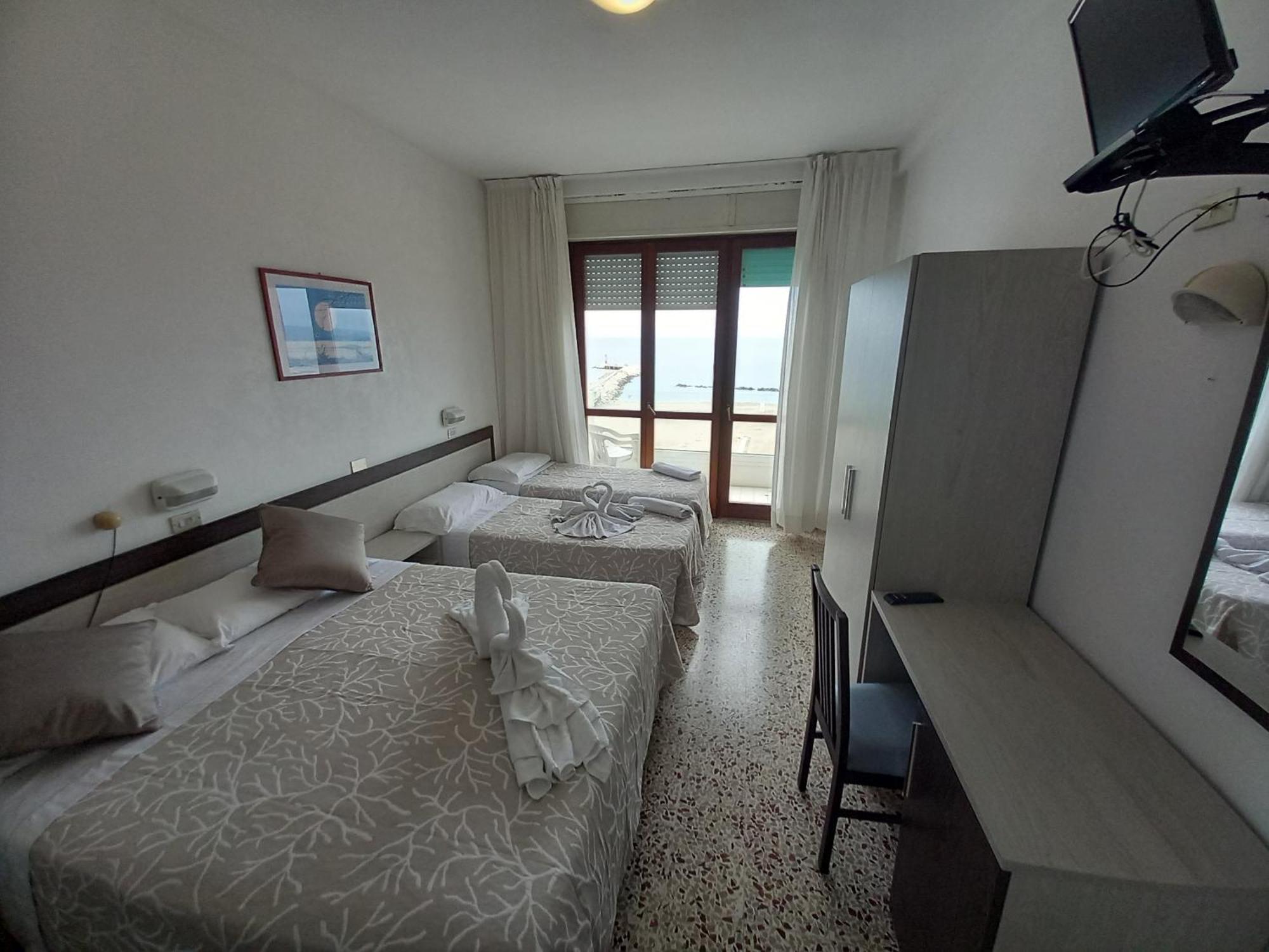 Hotel Europa Gabicce Mare Buitenkant foto