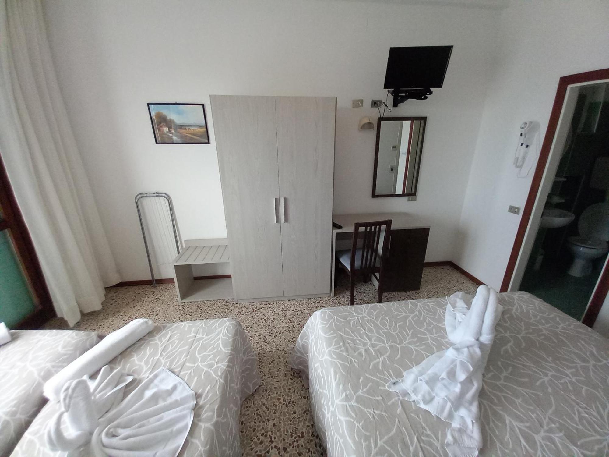 Hotel Europa Gabicce Mare Buitenkant foto