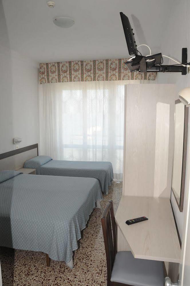 Hotel Europa Gabicce Mare Buitenkant foto